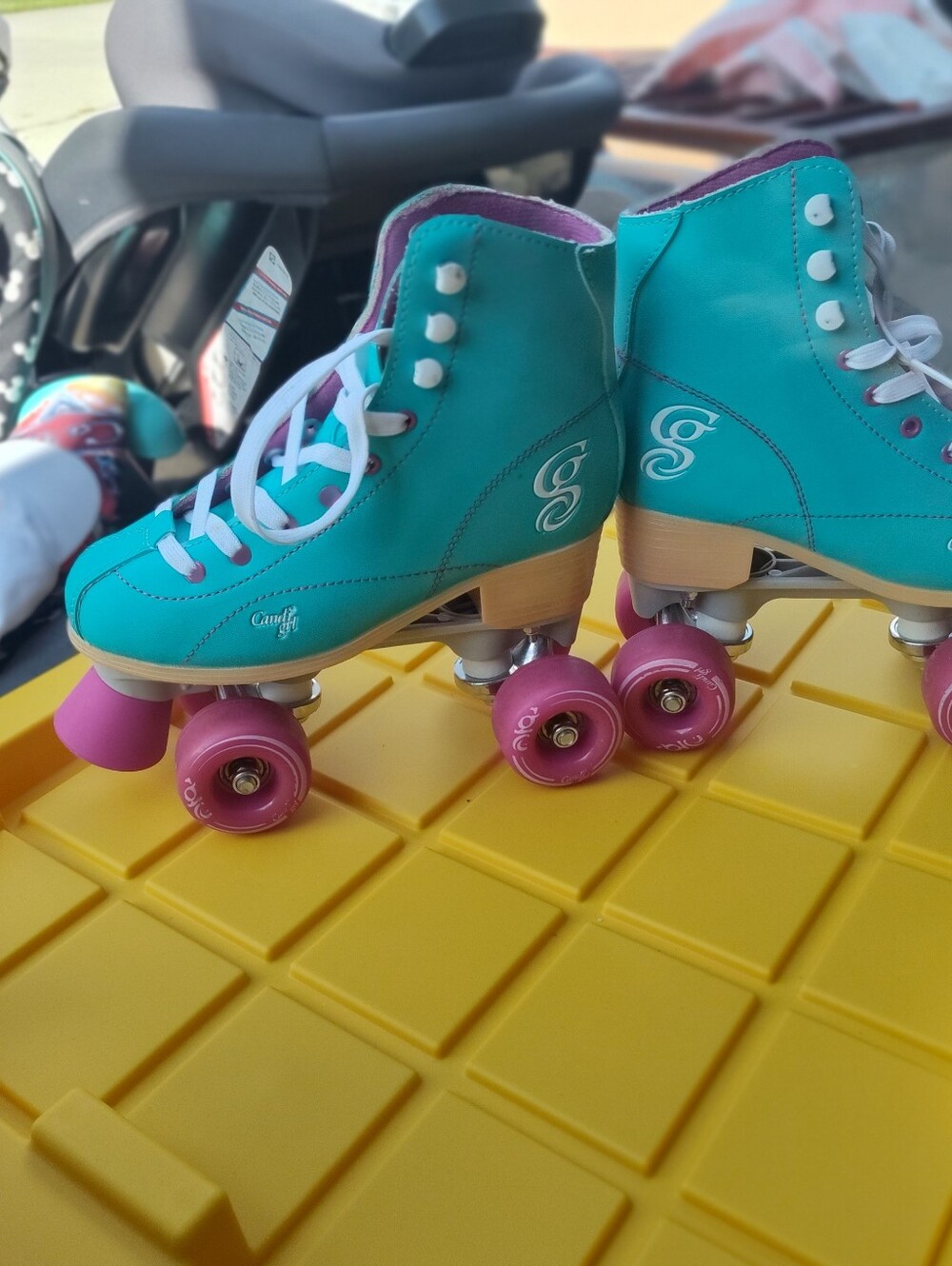 Kids' Turquoise Roller Skates with Pink Wheels